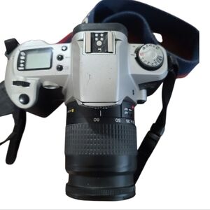 Canon EOS 500n 35mm Camera with Black Canon Zoom Lens EF 28-80mm